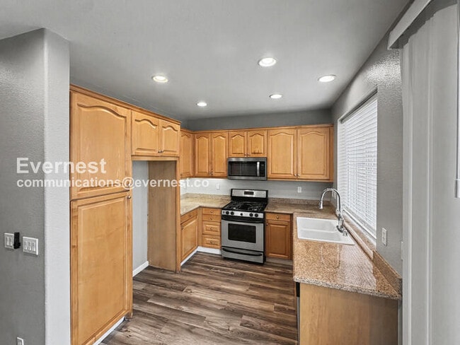 Building Photo - 1090 Azalea Ln