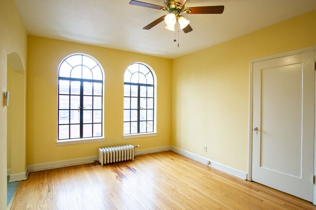 Building Photo - RARE Availability: Stunning Studio on Miss...