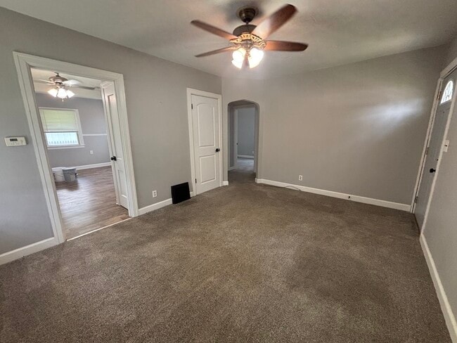 Anther view of the living room - 814 S Elsie Ave