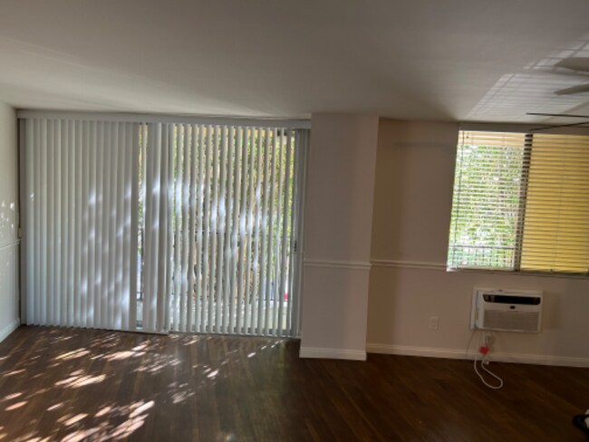 Foto del edificio - 7100 Hillside Ave