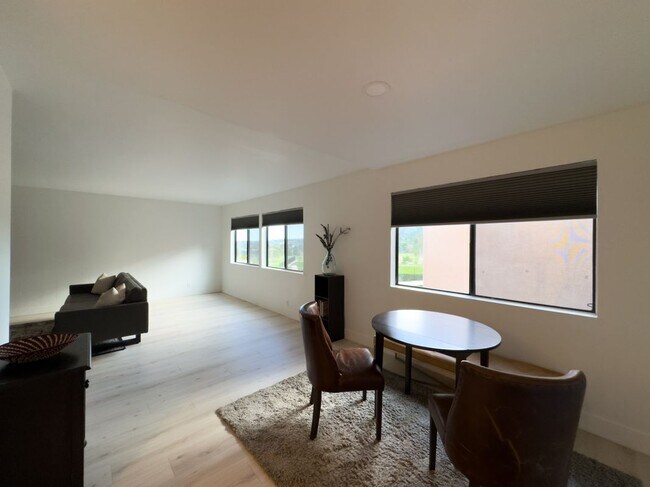 Foto del edificio - 2110 Palos Verdes Dr N