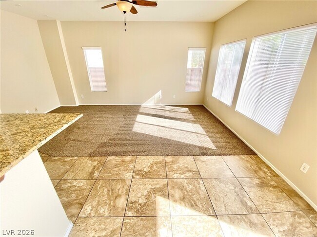 Foto del edificio - 1015 Maple Pines Ave