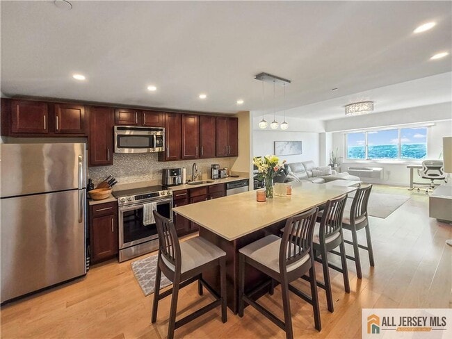 Building Photo - 110 Somerset St