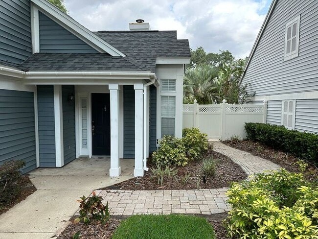 Building Photo - Cozy 3 bed 2.5 bath home in the heart of O...