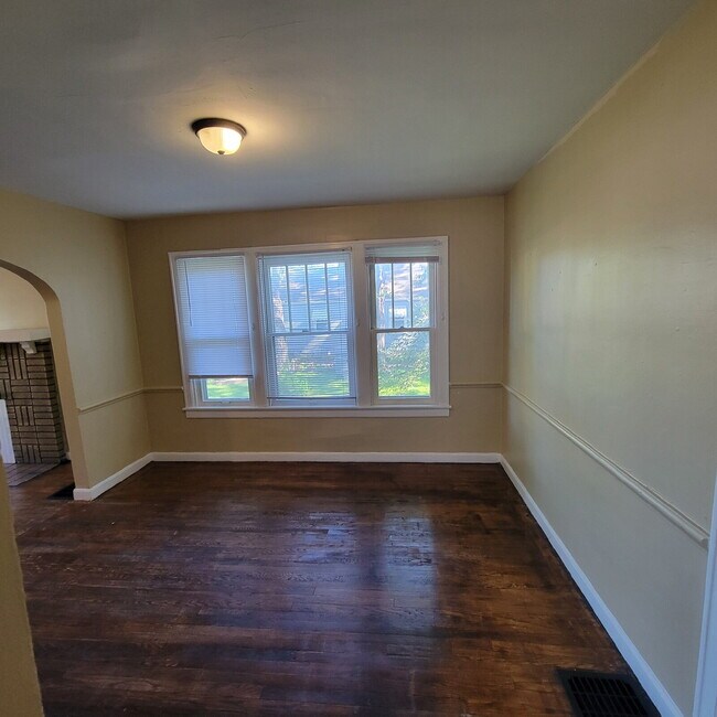 Foto del edificio - Near Westside 2BR Brick House!