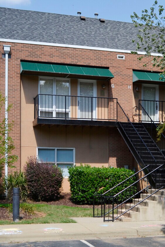 452 S Main St Unit G, Davidson, NC 28036 Condo for Rent in Davidson