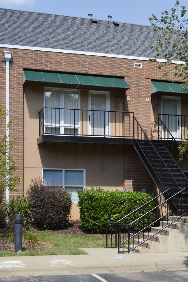 Front Entry Balcony. Parking at foot of stairs. - 452 S Main St