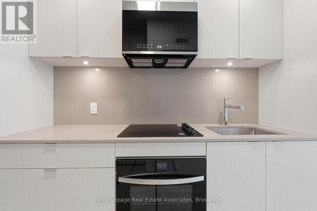 Photo du bâtiment - 25 Cordova Ave