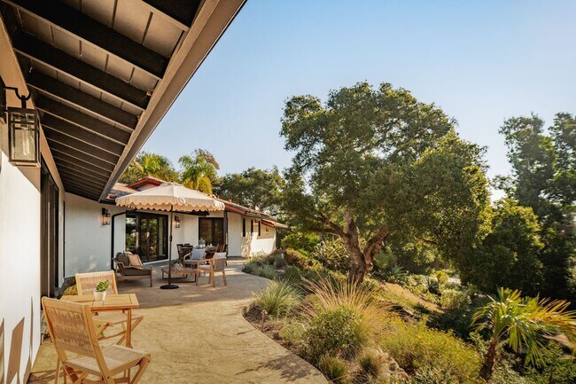 Building Photo - Leafy Montecito