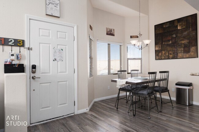 Foto del edificio - Beautiful 3-bedroom 2-bathroom located in the Hawk Ridge Community