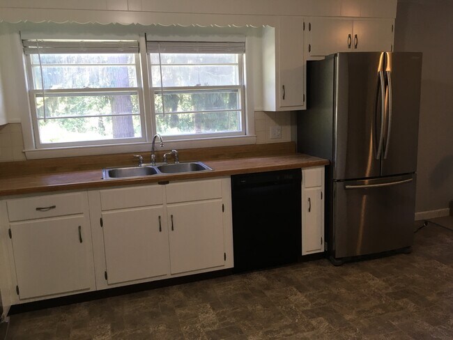 Building Photo - 374 Mill Street Ext