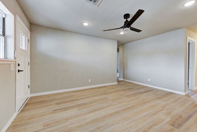 Foto del edificio - 320 NW 86th St