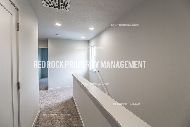 Foto del edificio - 225 S Woodlawn Rd