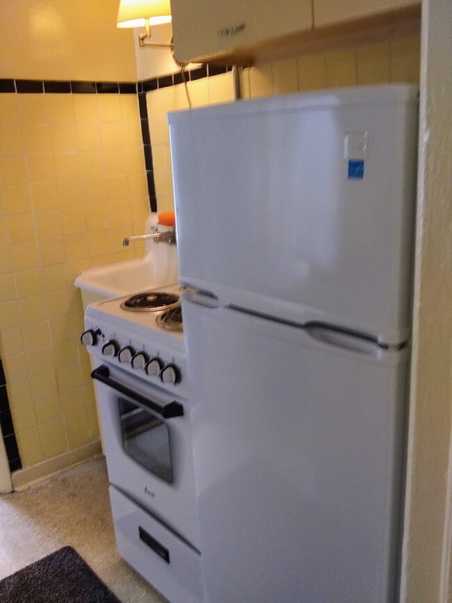 Kitchen - 556 W 165th St