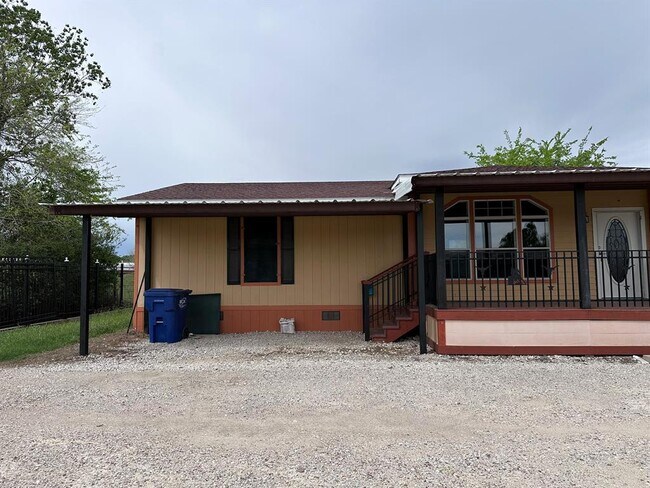 Building Photo - 16242 Longwood Spr