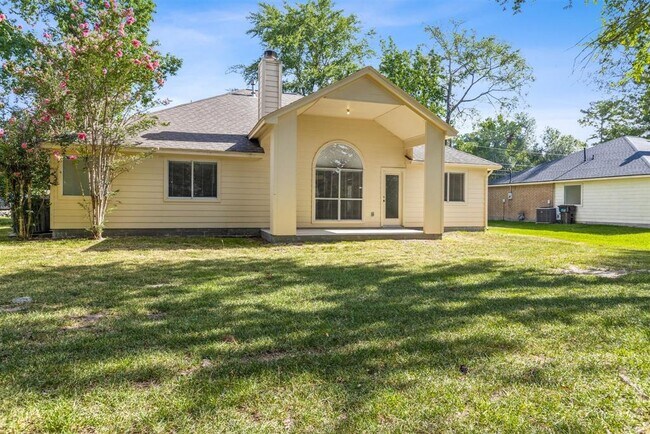 Building Photo - 7127 Woodland Oaks