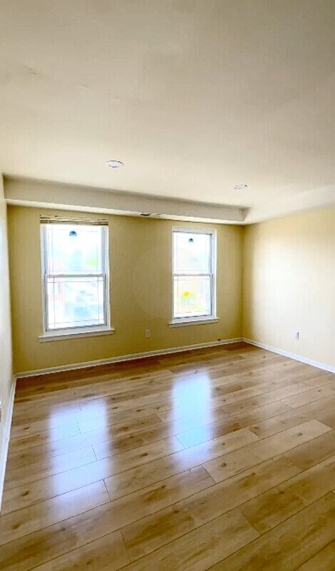 Building Photo - 2721 S 76th St