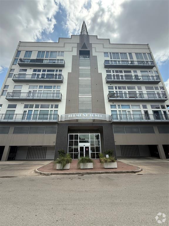 Building Photo - 3311 Yupon St