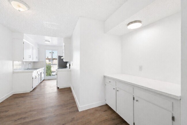 Foto del edificio - 6828 Fulton Ave