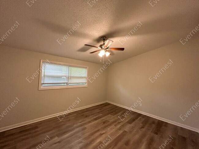 Foto del edificio - 1449 Ticonderoga Dr