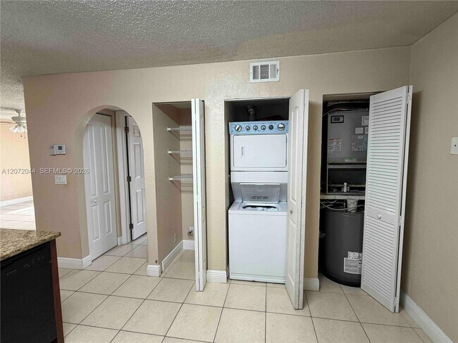 Foto del edificio - 5701 Riverside Dr