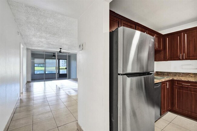 Foto del edificio - 9440 Poinciana Pl