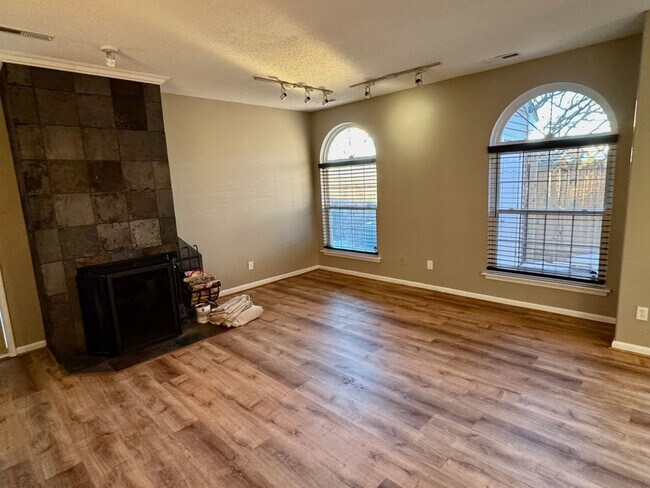 Building Photo - 3BR/2BA in North Beach Condos on Shore Drive Near Chic's Beach!