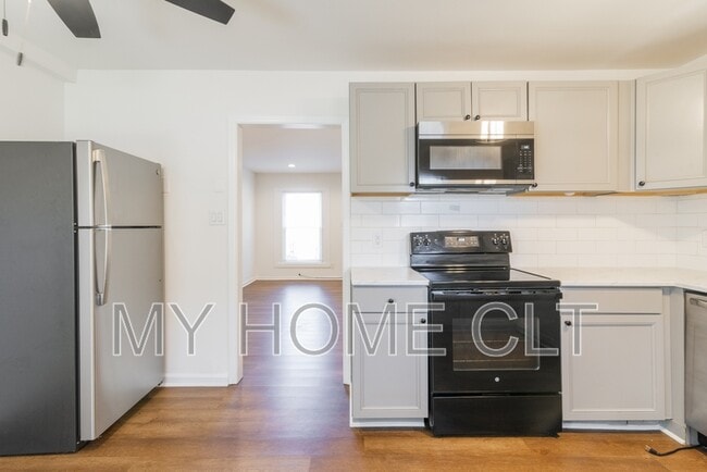 Building Photo - 929 Cantwell St