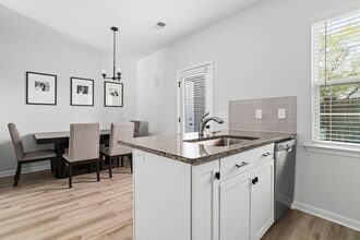 Building Photo - 193 Northwood St