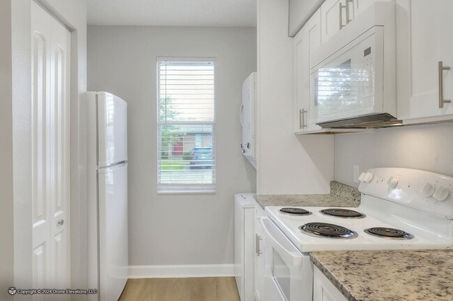 Foto del edificio - Cute 1 Bedroom Apartment In Eagle Lake