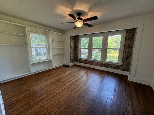 Building Photo - 440 Ingalton Ave