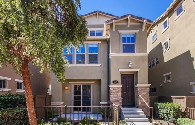 Foto del edificio - 1819 Lavender Ln