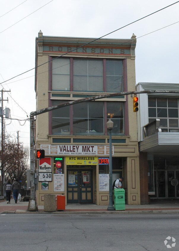 Building Photo - Kwak's Valley Market