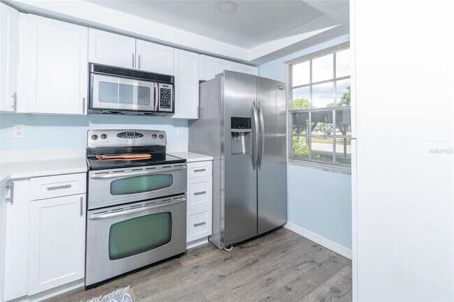 Building Photo - 4407 Summersun Dr