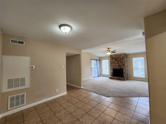 Foto del edificio - 17401 Red Oak Dr