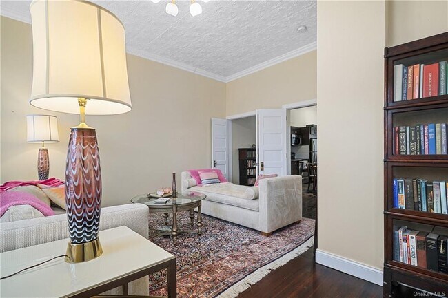 Foto del edificio - 461 Warburton Ave