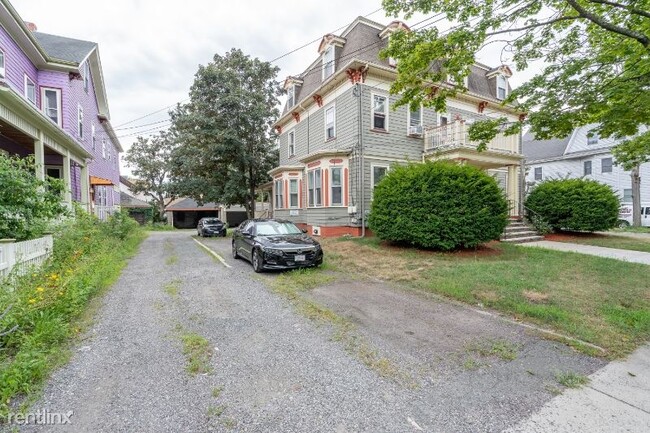 Building Photo - 4 br, 2 bath House - 28 Chesnut street