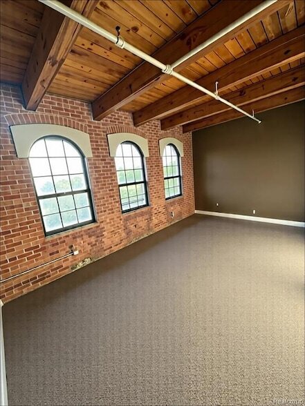 Foto del edificio - 6533 E Jefferson Ave