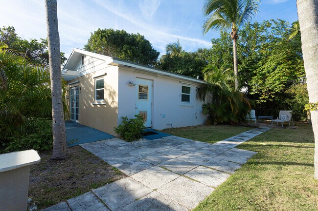 Foto del edificio - 245 Cortez Rd