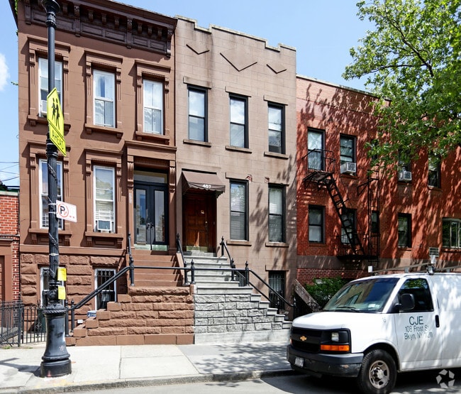 Building Photo - 457 Clinton St