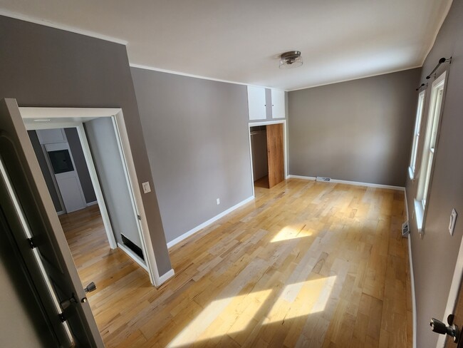 Building Photo - 152 N Pearl St