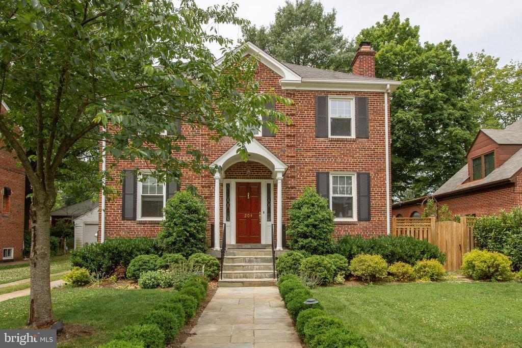 Foto principal - 204 S Ivy St
