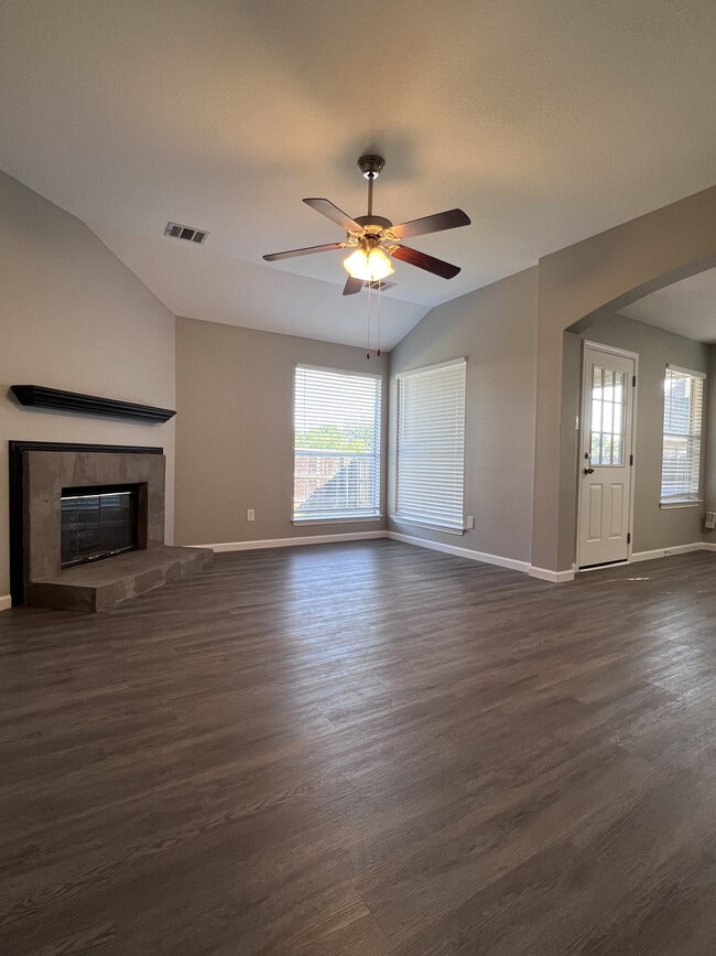 Building Photo - 1510 Primrose Trail