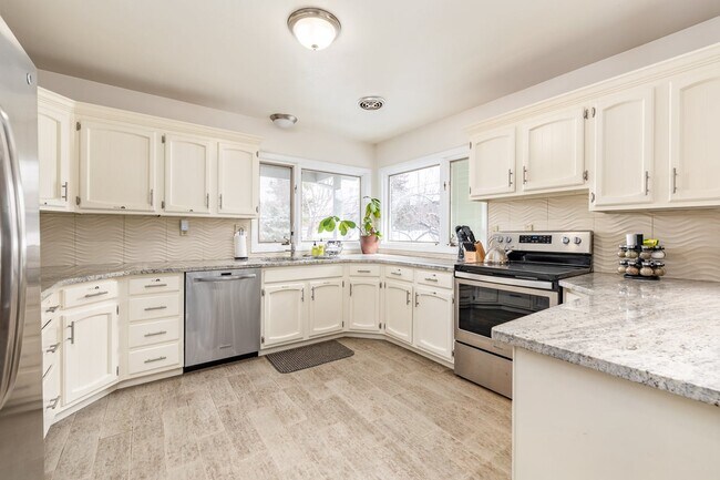 Building Photo - 2814 N Bogus Basin Rd