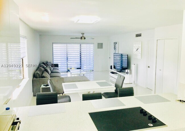 Foto del edificio - 16531 Blatt Blvd
