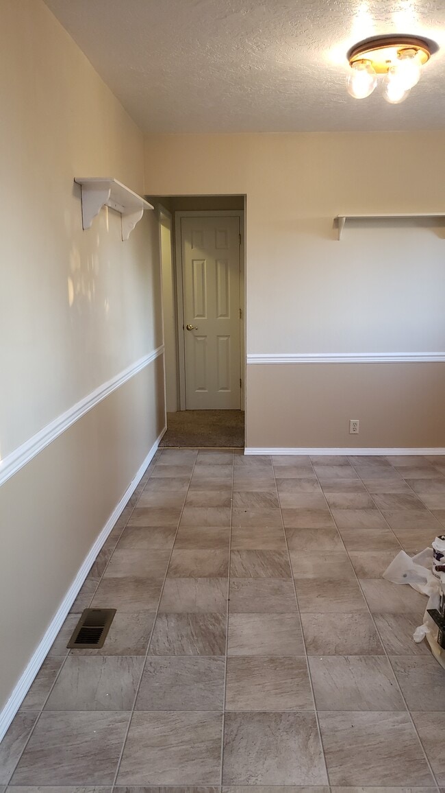 kitchen - 607 N 1st Ave