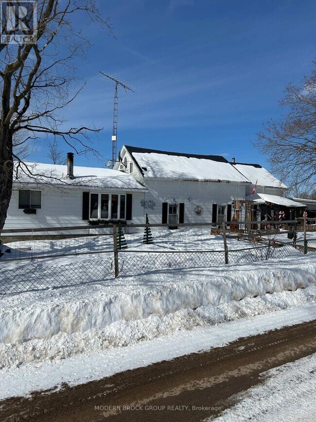 Photo du bâtiment - 320 Leacock Rd