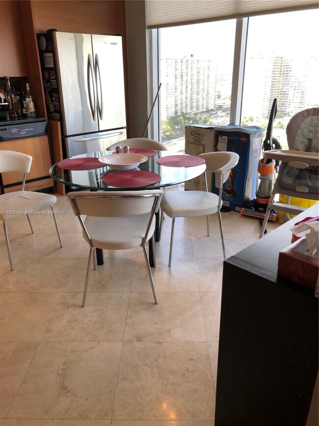 Foto del edificio - 17555 Collins Ave