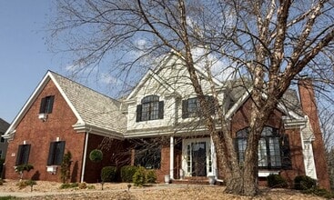 Building Photo - 900 Evergreen Cir