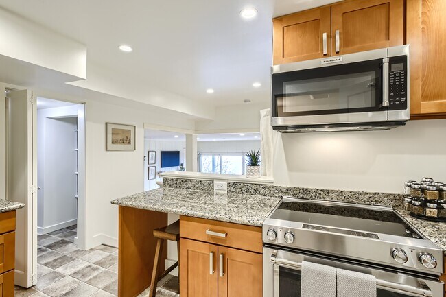 Foto del edificio - 4400 55th Ave NE